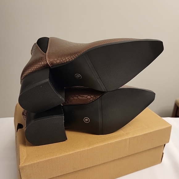 Seven7 brand Copper Toned Boots US size 6 - Picture 5 of 7